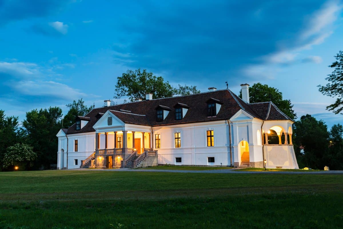 Castelul Kalnoky - locatie pentru nunti in Micloșoara, Covasna