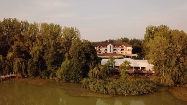 Videoclip de Adrian Bucur Films la Portobello Ballroom