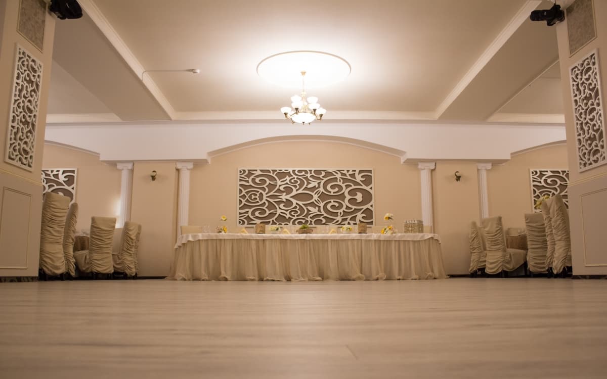 Salon Majestic - locatie pentru nunti in Albota, Argeș