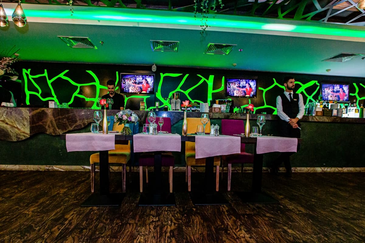 Fotografie de Mihai Zaharia Photography la 18 Lounge