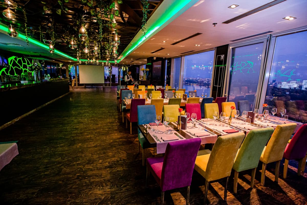 Fotografie de Mihai Zaharia Photography la 18 Lounge