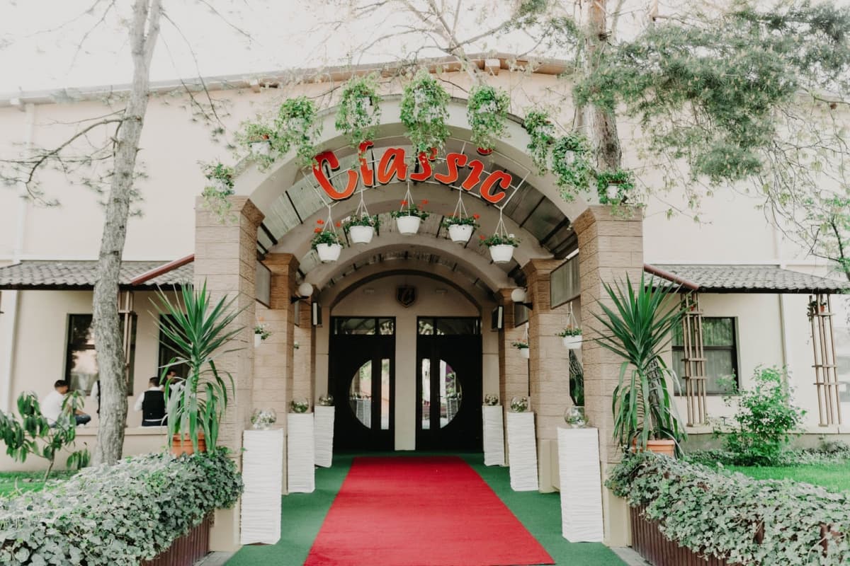 Fotografie de Lights and Tales la Classic Ballroom 