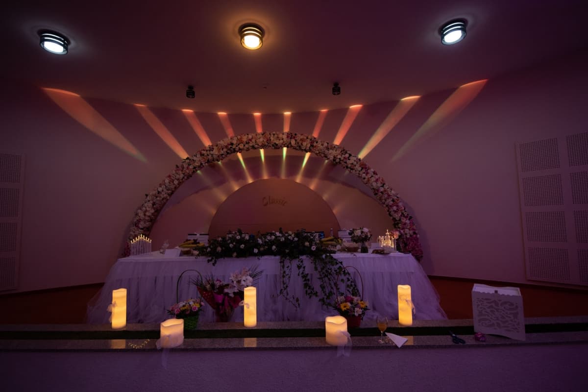 Fotografie de Lights and Tales la Classic Ballroom 