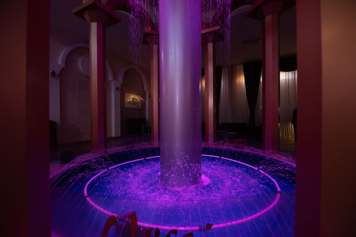 Fotografie de Lights and Tales la Classic Ballroom 