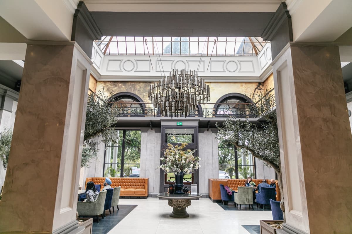 Oatlands Park Hotel - locatie pentru nunti in England