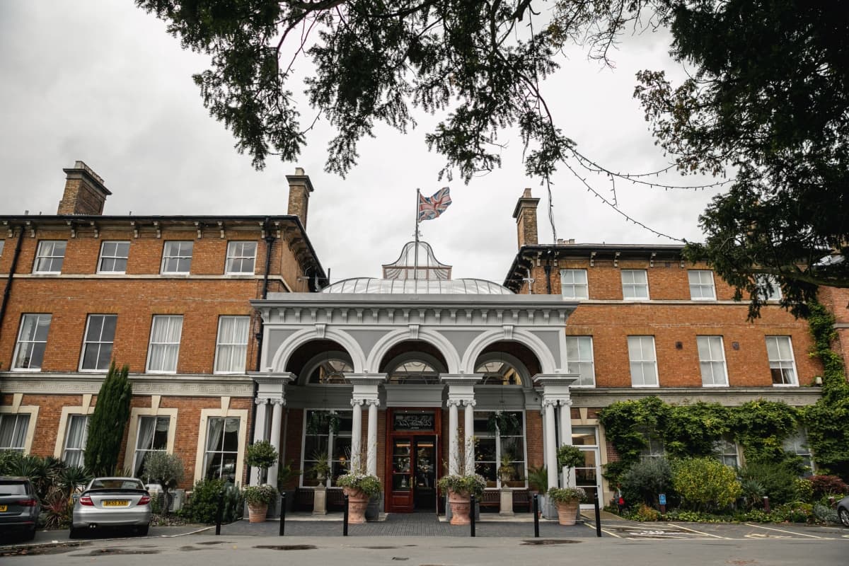 Fotografie de Florin Weddings la Oatlands Park Hotel