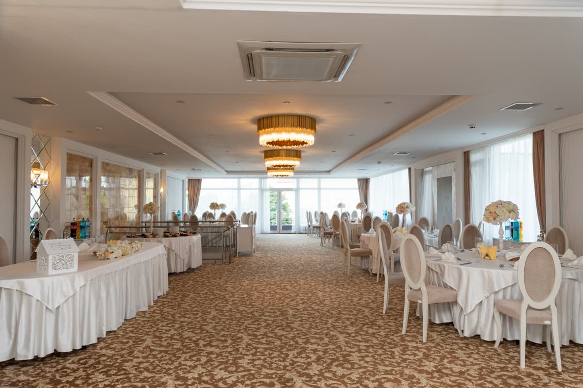 Fotografie de Catalin Mezei la Hotel Neon