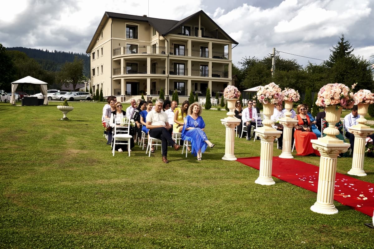 Gradinile Romane - locatie pentru nunti in Chirițeni, Neamț