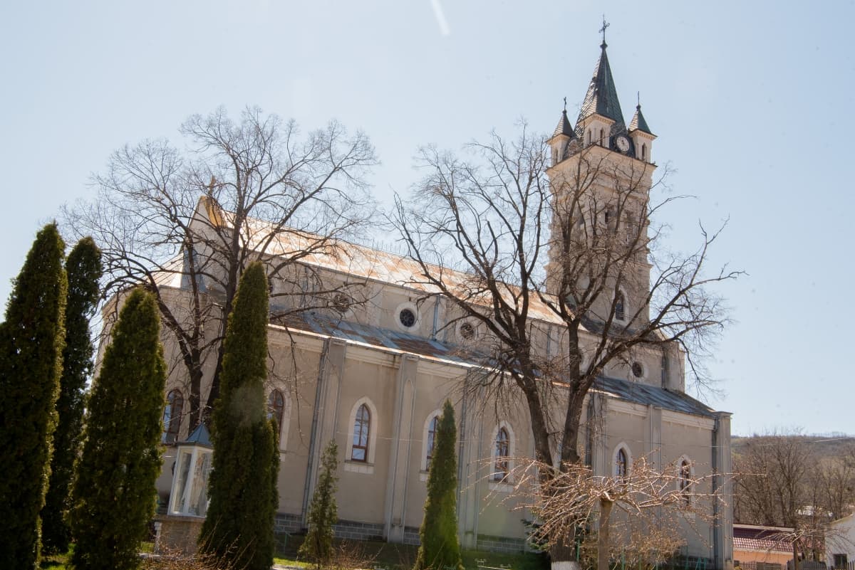 Biserica Catolica  - locatie pentru nunti in Răducăneni, Iași