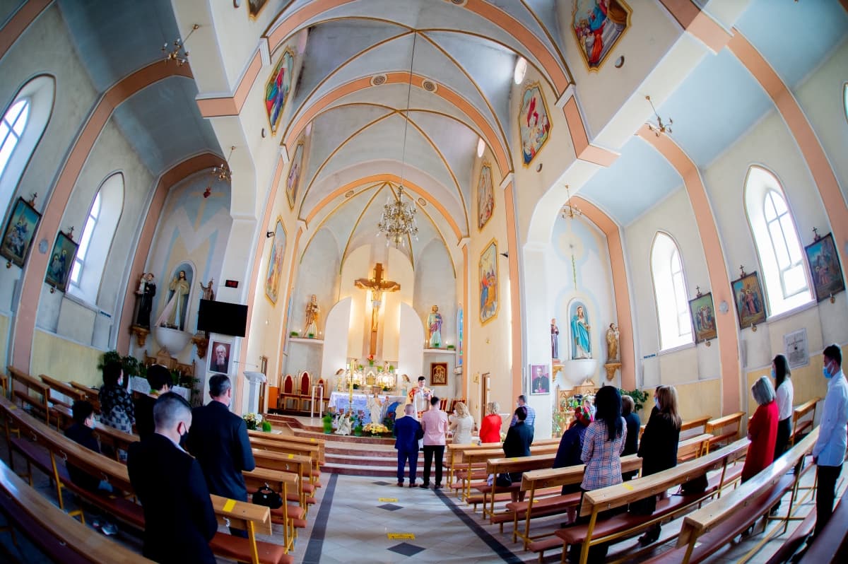 Fotografie de ArtaFilmării la Biserica Catolica 