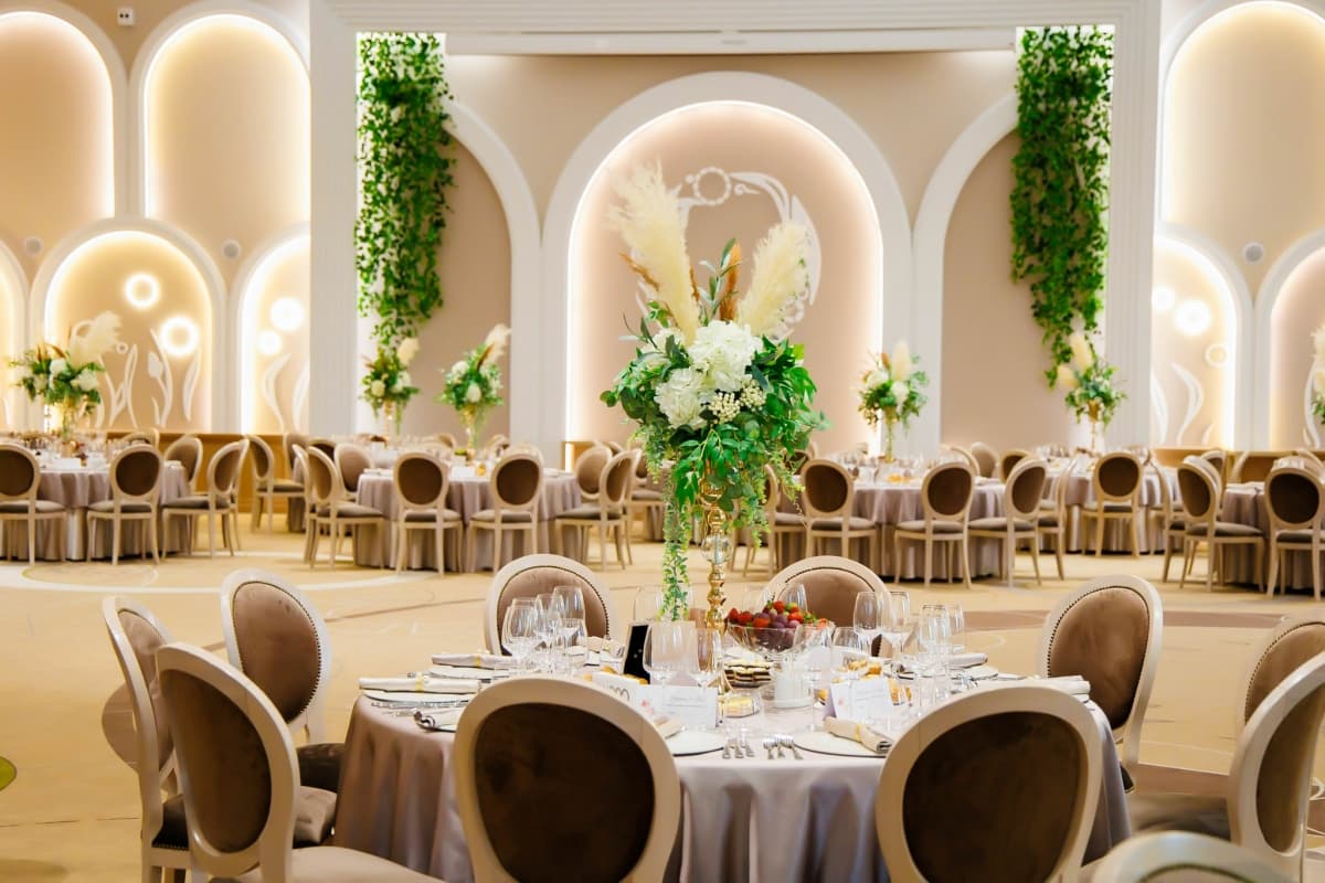 Coroana - locatie pentru nunti in Războieni, Iași