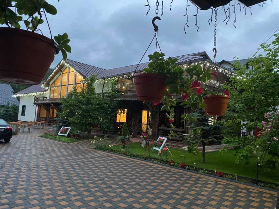 Pensiunea Roua Voronetului - locatie pentru nunti in Gura Humorului, Suceava