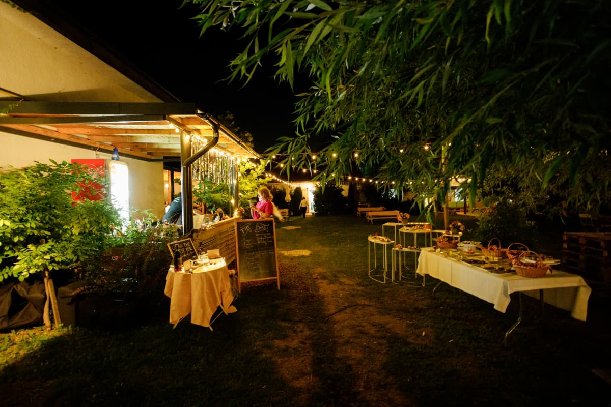 Gradina cu lavanda - locatie pentru nunti in Afumați, Ilfov