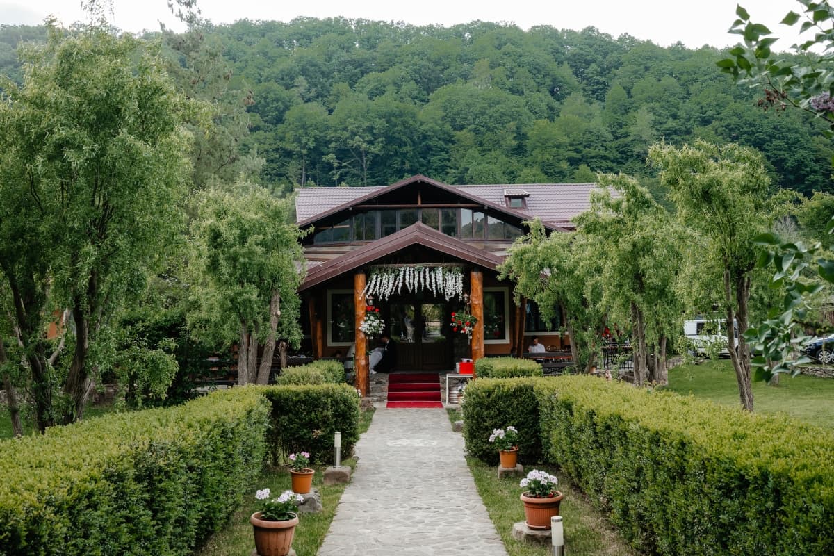 Terra Nostra - locatie pentru nunti in Dofteana, Bacău