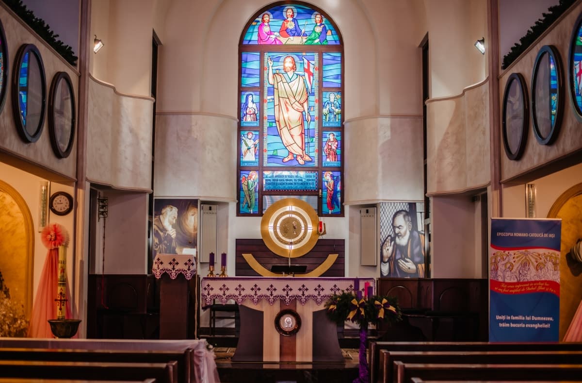 Fotografie de Alexis Foto-Films la Biserica Sf Pius din Pietrelcina Valea Lupului