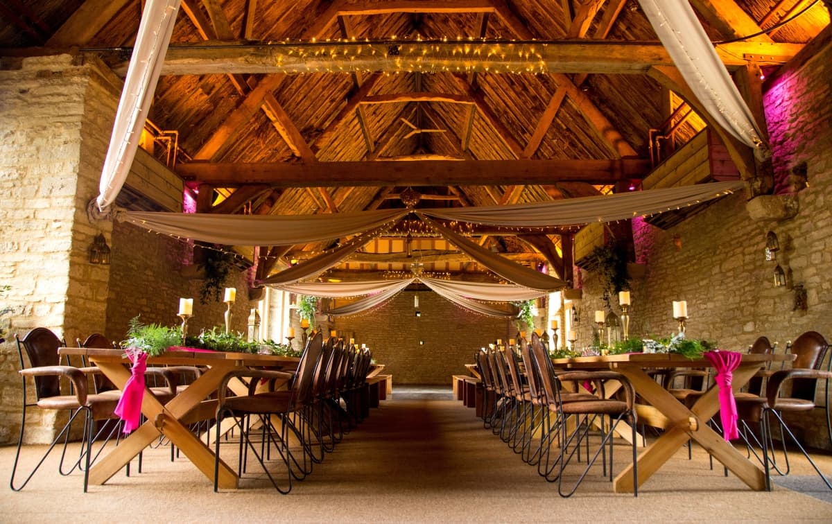 The Tythe Barn - locatie pentru nunti in Launton, England