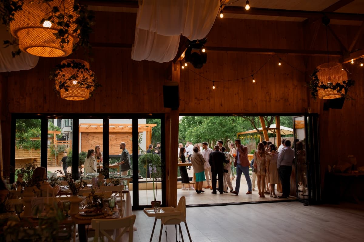 Fotografie de District One Stories la By the Lake