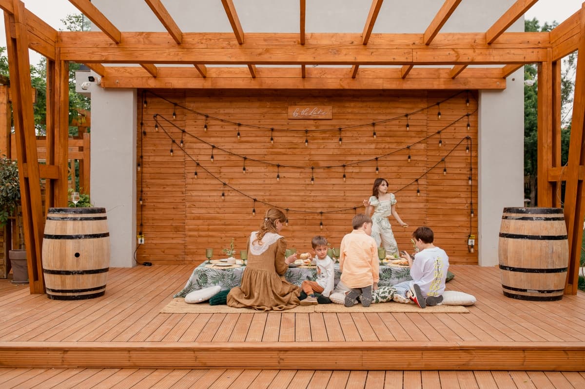 Fotografie de District One Stories la By the Lake