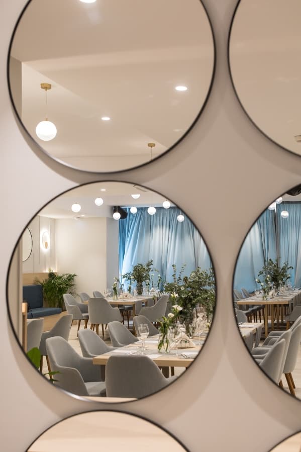 Fotografie de District One Stories la Restaurant Conti