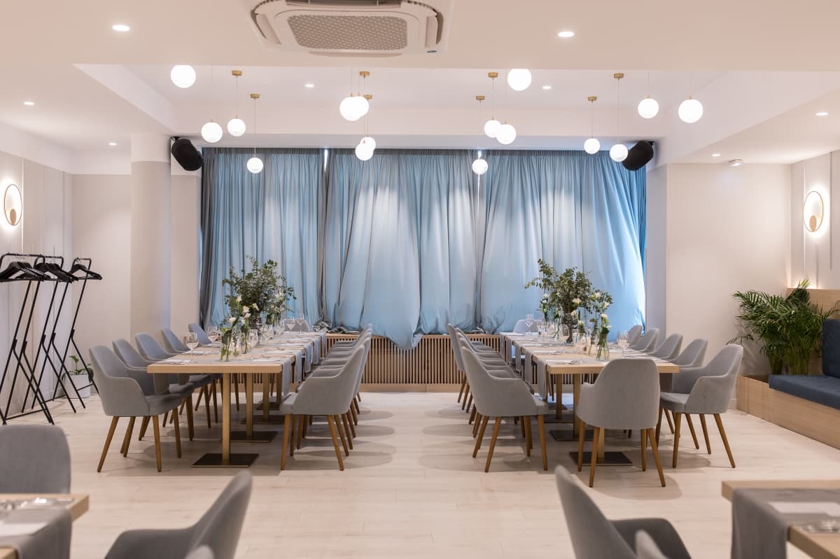 Fotografie de District One Stories la Restaurant Conti