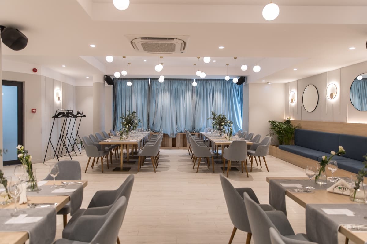 Fotografie de District One Stories la Restaurant Conti