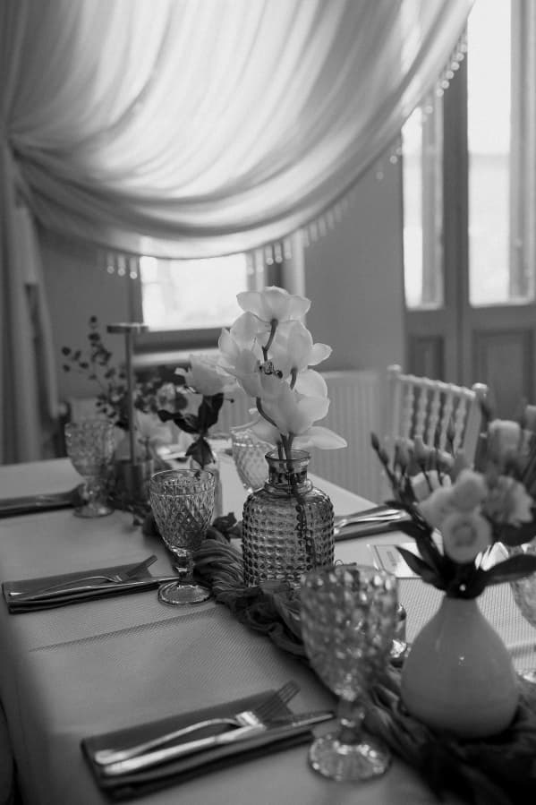 Fotografie de District One Stories la Luna Cafe &amp; Bistro