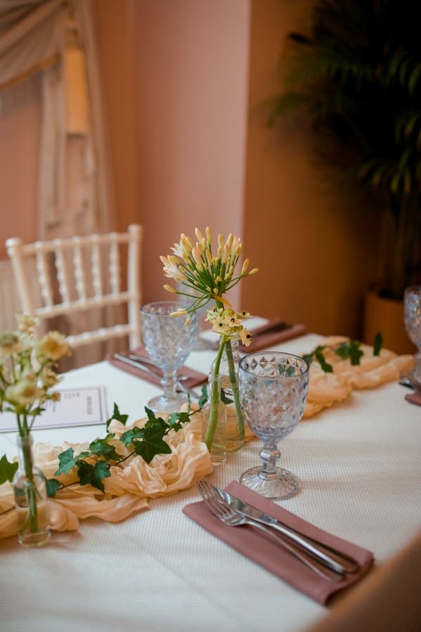 Fotografie de District One Stories la Luna Cafe &amp; Bistro