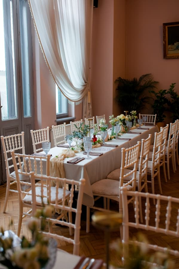 Fotografie de District One Stories la Luna Cafe &amp; Bistro