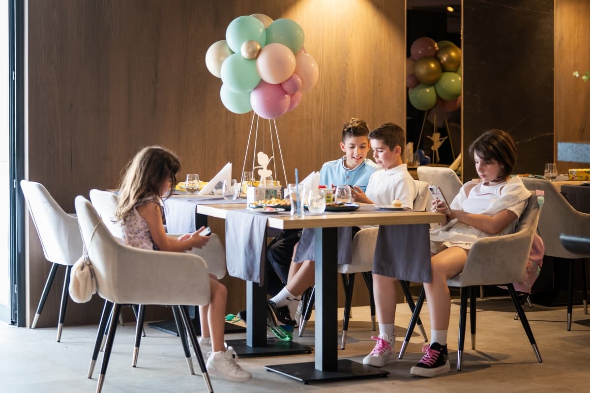 Fotografie de ZOOMER STUDIO la Naan