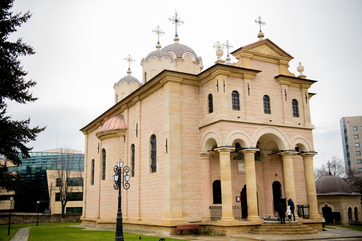 Fotografie de ArtaFilmării la Biserica Barboi