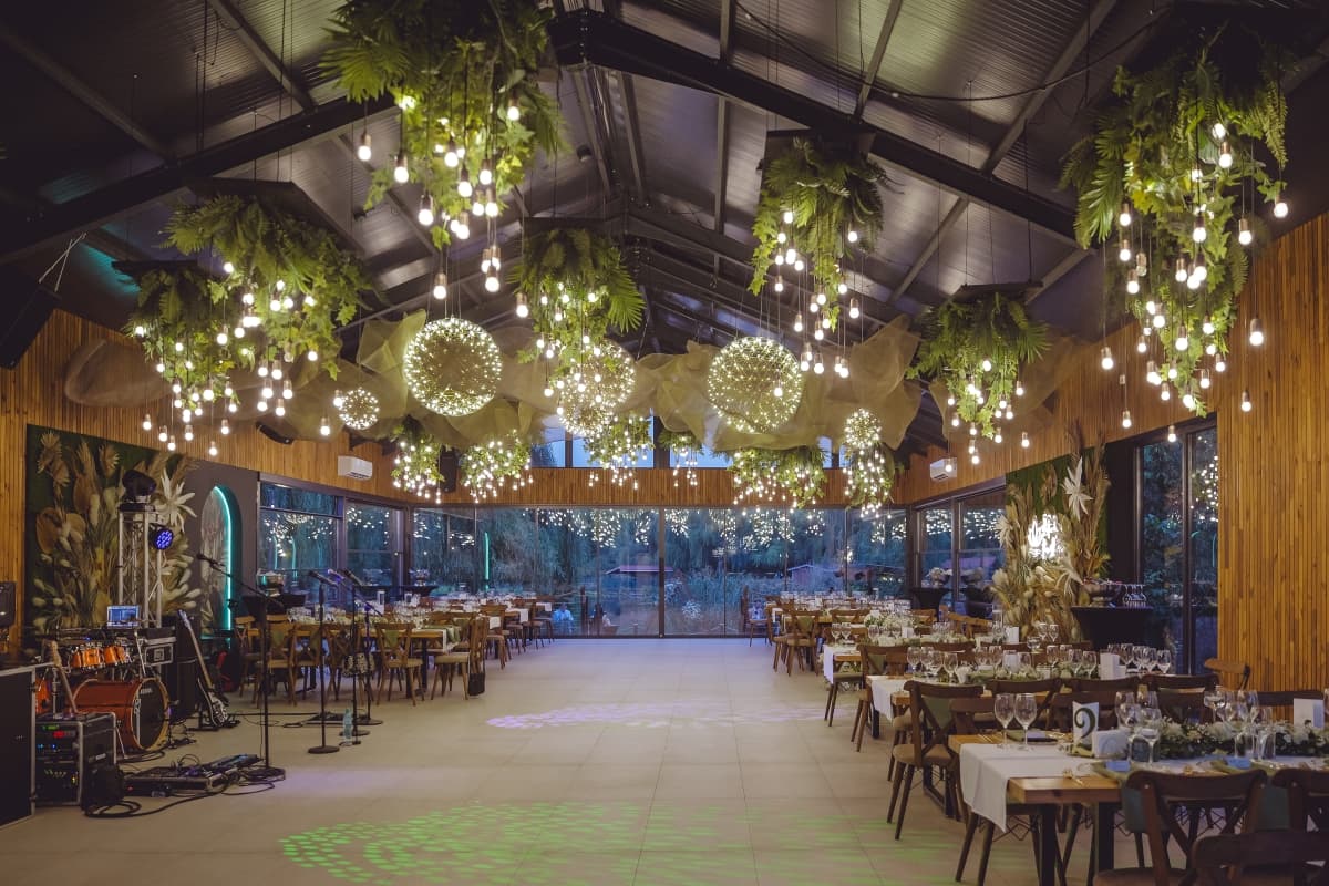 Fotografie de ZOOMER STUDIO la Lotus By The Lake 