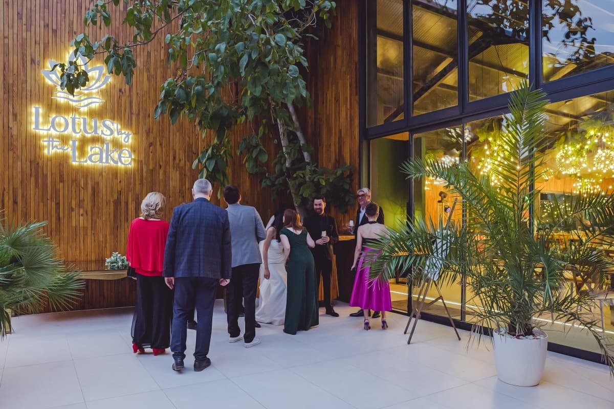 Fotografie de ZOOMER STUDIO la Lotus By The Lake 