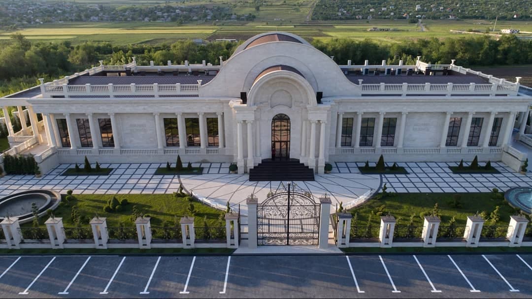 Fotografie de Dima Cantemir la Grand Elysee