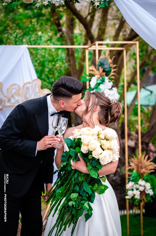 Fotografie de Radu Constantinescu Fotograf la Sole by Arrogance Ballroom