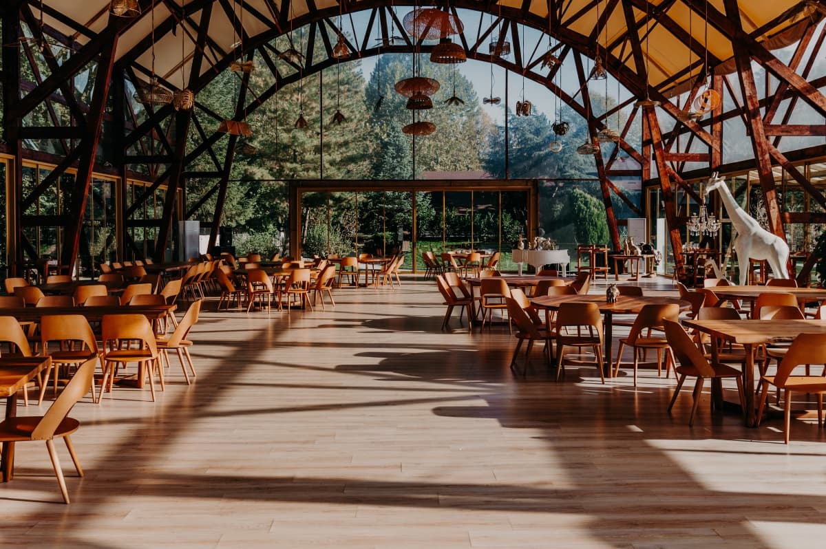 Fotografie de Razvan Balus - ZVAN Weddings la Heaven Snagov - Events by The Lake 