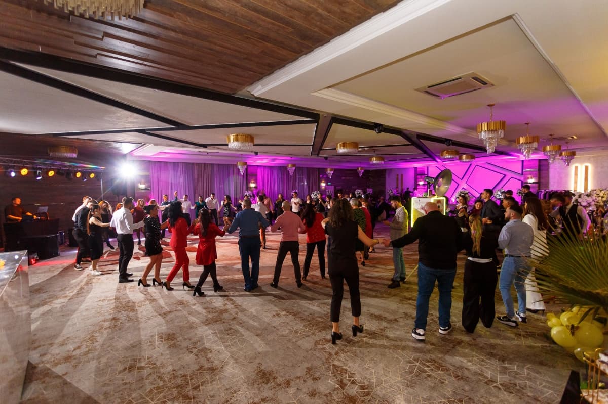 Fotografie de Bogdan Burțilă  la Unique Ballroom