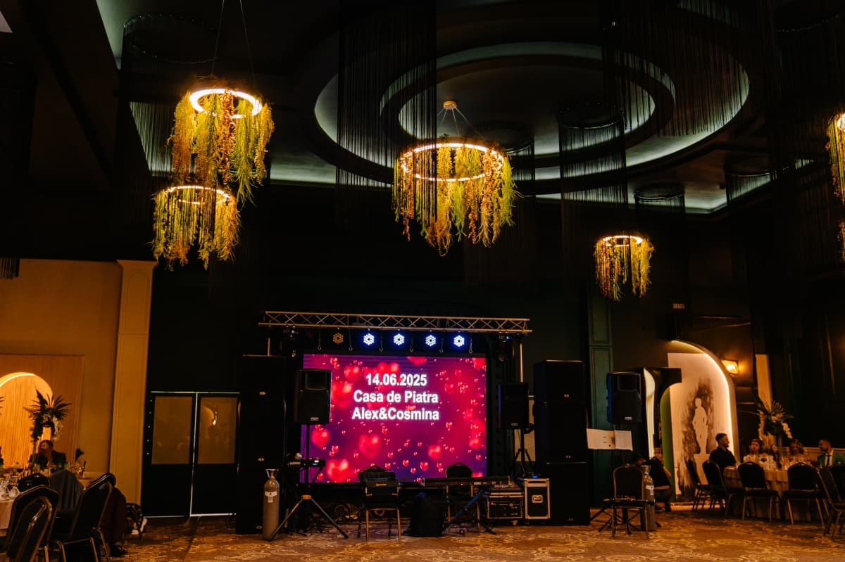 Fotografie de Bogdan Mihai la Modern Events