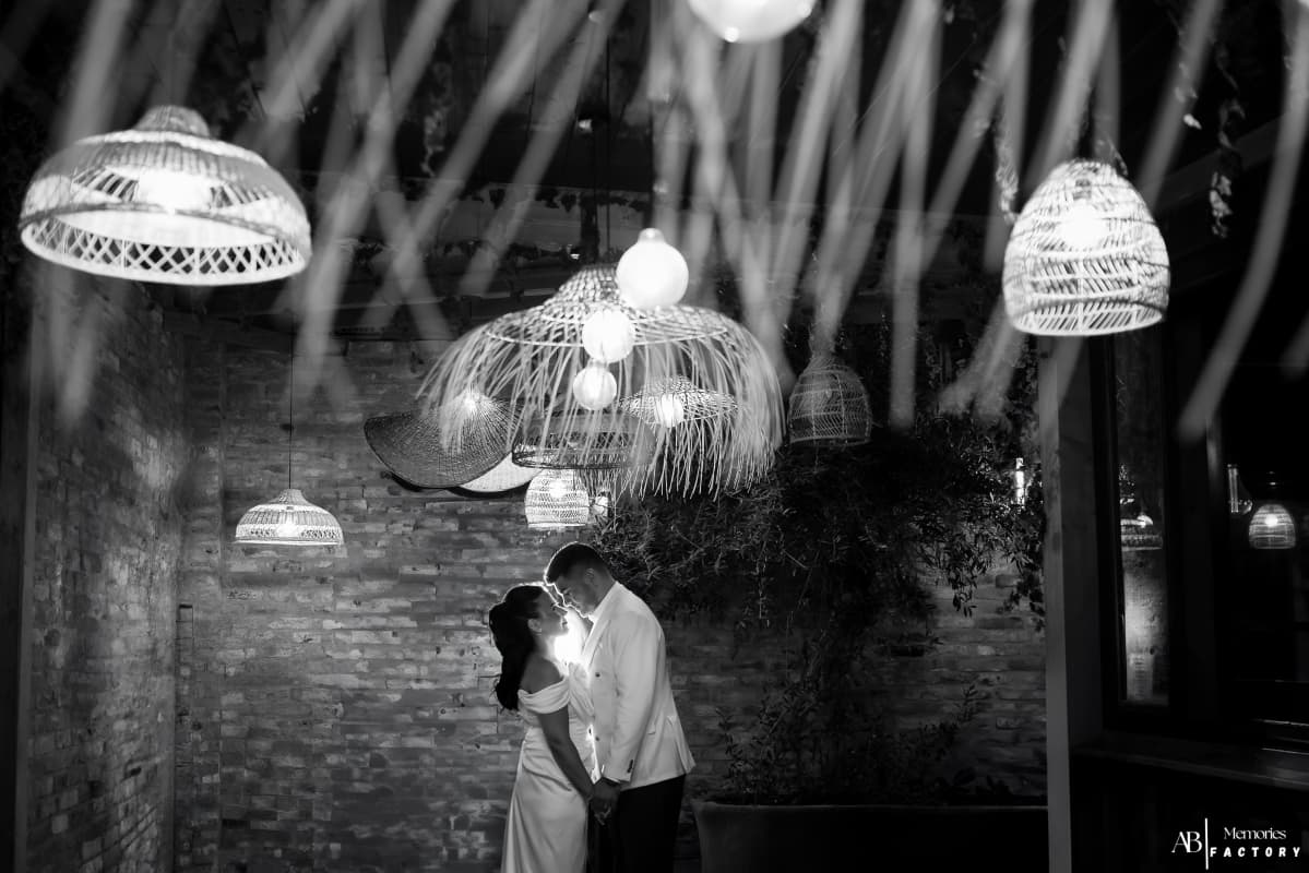 Fotografie de cadre_weddings la UPPER Steak &amp; Wine Bar 