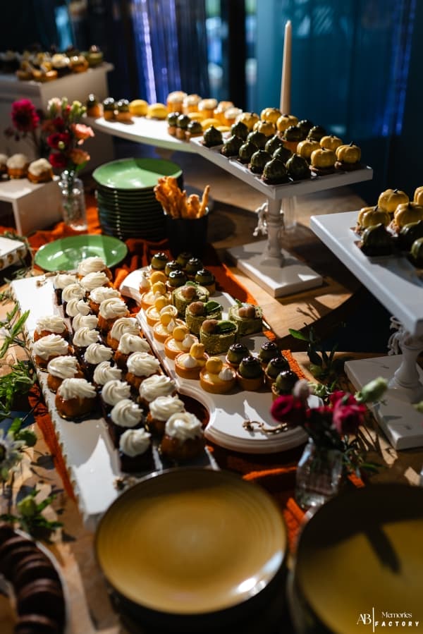 Fotografie de cadre_weddings la UPPER Steak &amp; Wine Bar 