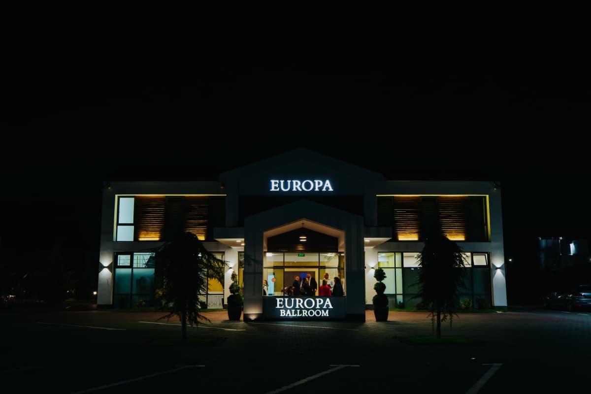 Fotografie de Besenyei Norbert la Europa Ballroom