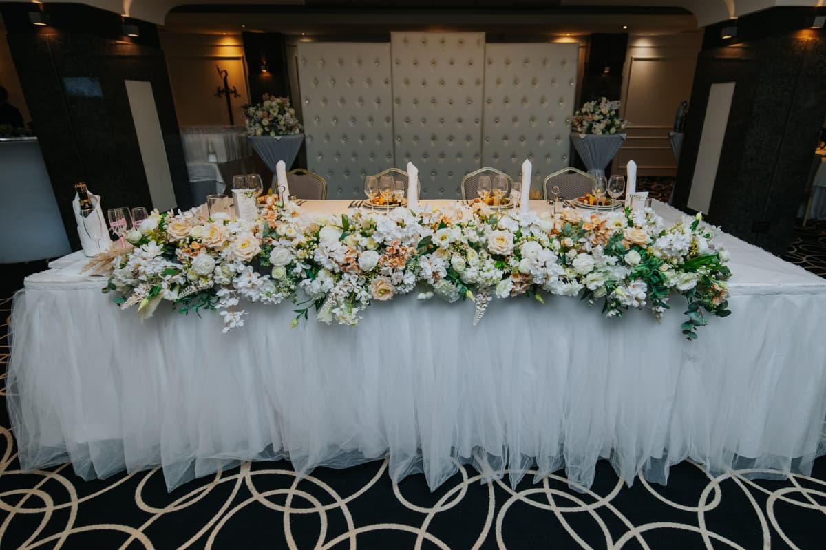 Fotografie de Besenyei Norbert la Hotel Business