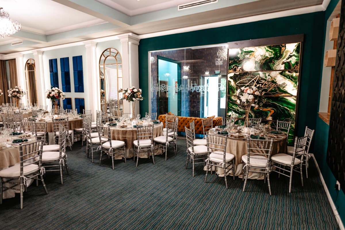 Antique Pool &amp; Restaurant - locatie pentru nunti in Brădeanca, Buzău